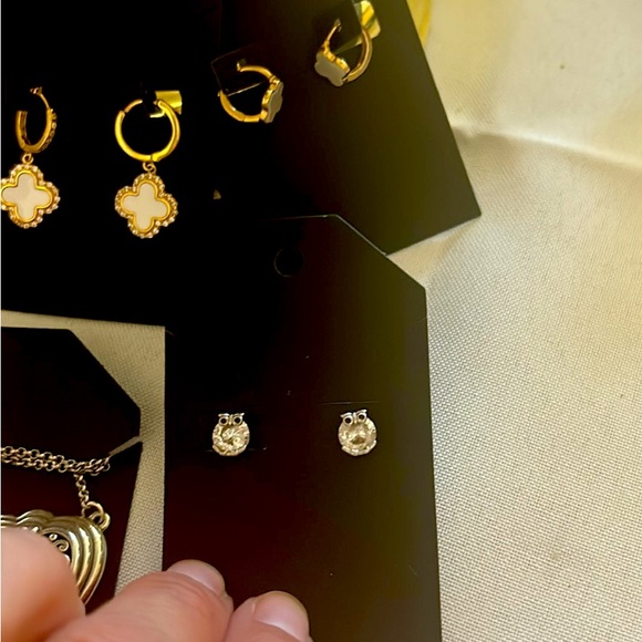 Super beautiful earrings. - Picture 4 of 4